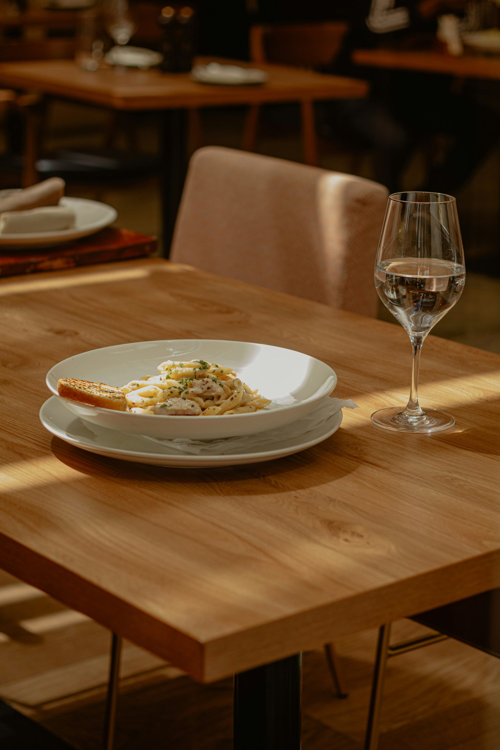 How Table Spacing Impacts Comfort, Luxury, and Conversation